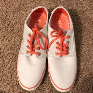 Columbia tennis shoes